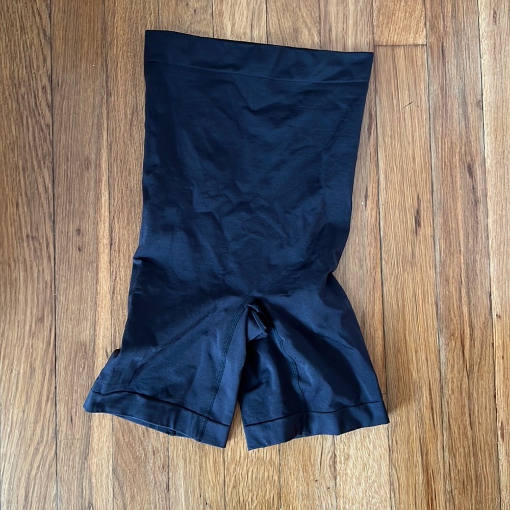 Skims sculpting short